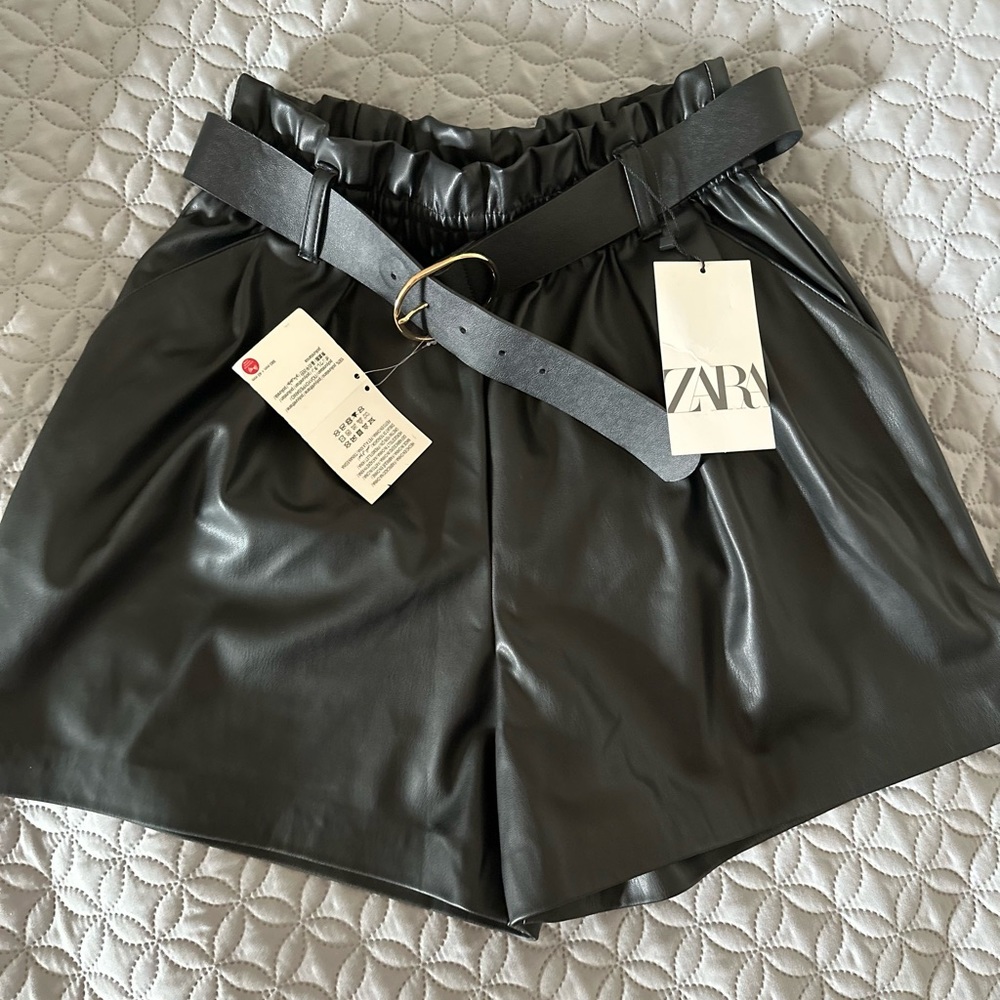 Zara faux leather women shorts. Size S. New